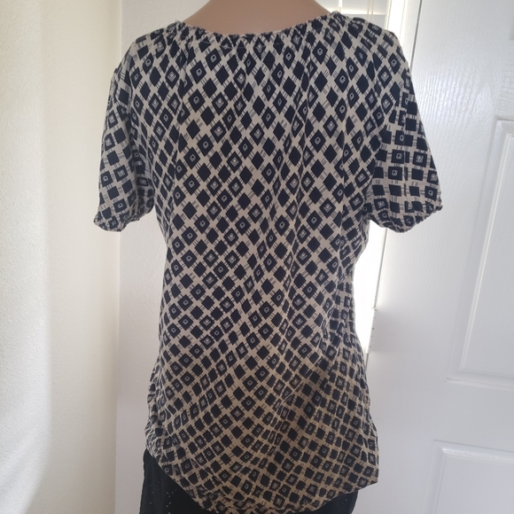Nicole Miller M elastic scoopneck & arm hems diamond pattern top - Picture 4 of 7
